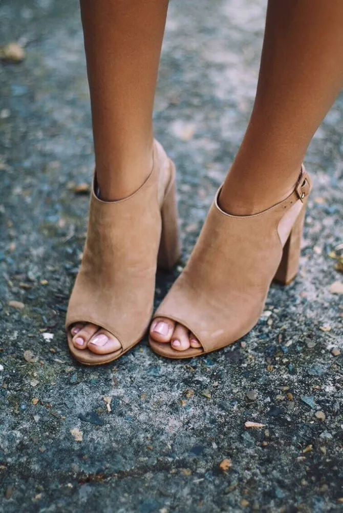 Sepatu-sepatu Cantik Ini Akan Memaksimalkan Tampilan Kamu di Hari Wisuda Nanti 29