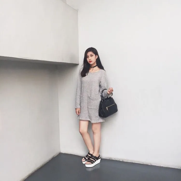 Nggak Cuma Drama Youtube-nya yang Fenomenal, Style Fashion Awkarin Ternyata Juga Menarik Lho 32