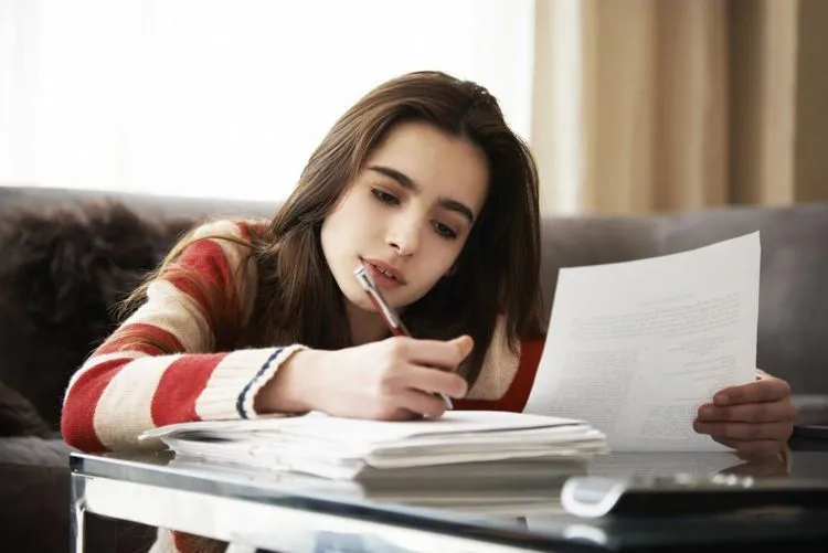 7 Alasan Kenapa Kamu Perlu Selesaikan Kuliah Sebelum Menikah dengan Dia yang Sudah Mapan 10