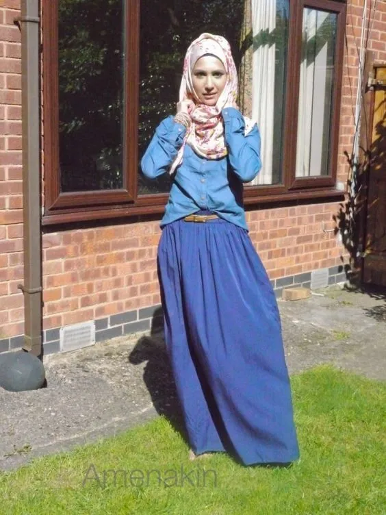 8 Style Hijab dengan Baju Berbahan Jeans atau Denim 9