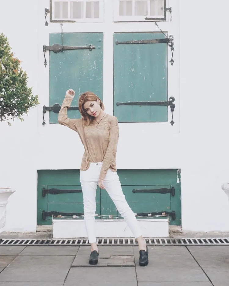 Nggak Cuma Drama Youtube-nya yang Fenomenal, Style Fashion Awkarin Ternyata Juga Menarik Lho 20