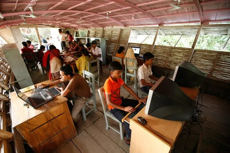 Kalau Indonesia Ada Pasar Terapung, Bangladesh Punya Sekolah Terapung. Patut Kita Contoh Nih! 9