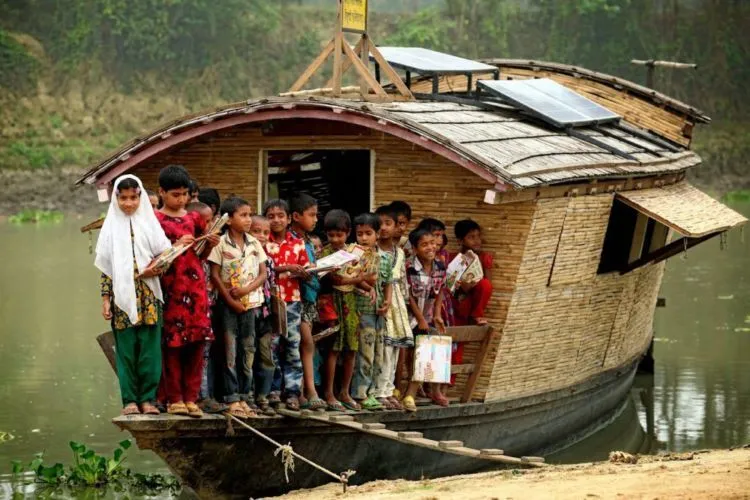Kalau Indonesia Ada Pasar Terapung, Bangladesh Punya Sekolah Terapung. Patut Kita Contoh Nih! 7
