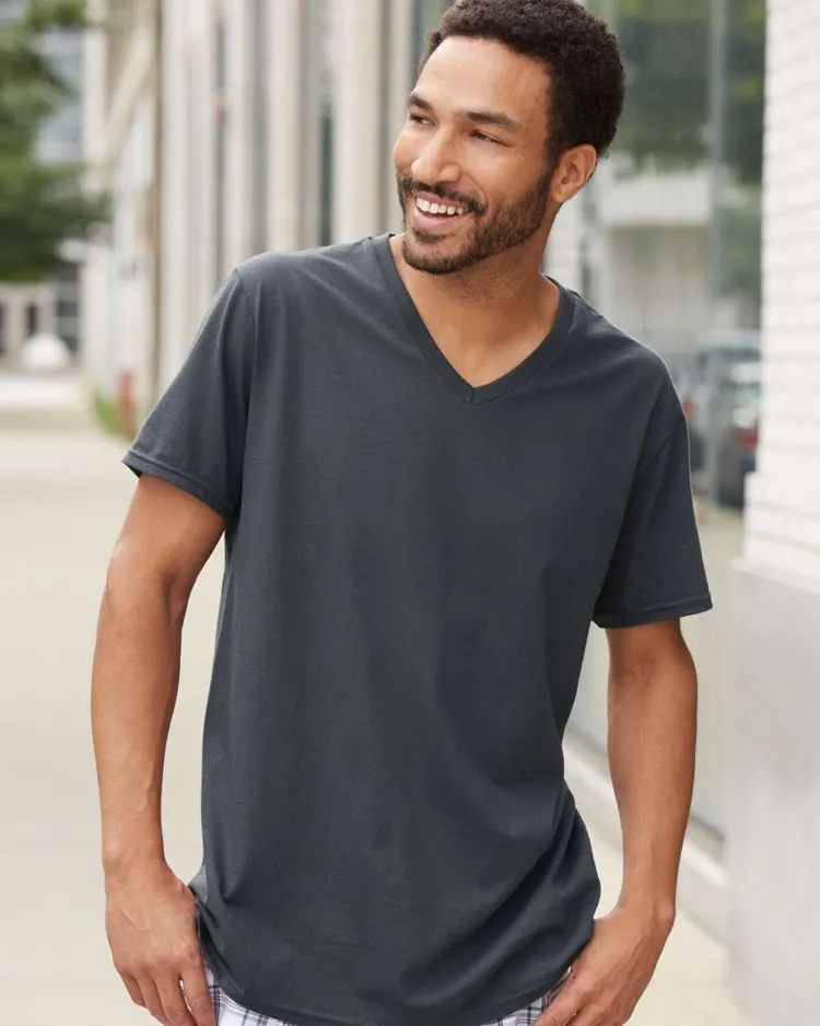 Do's and Don'ts Pakai Kaus V-Neck Khusus Cowok. Biar Kelihatan Ganteng Nan Maskulin 11