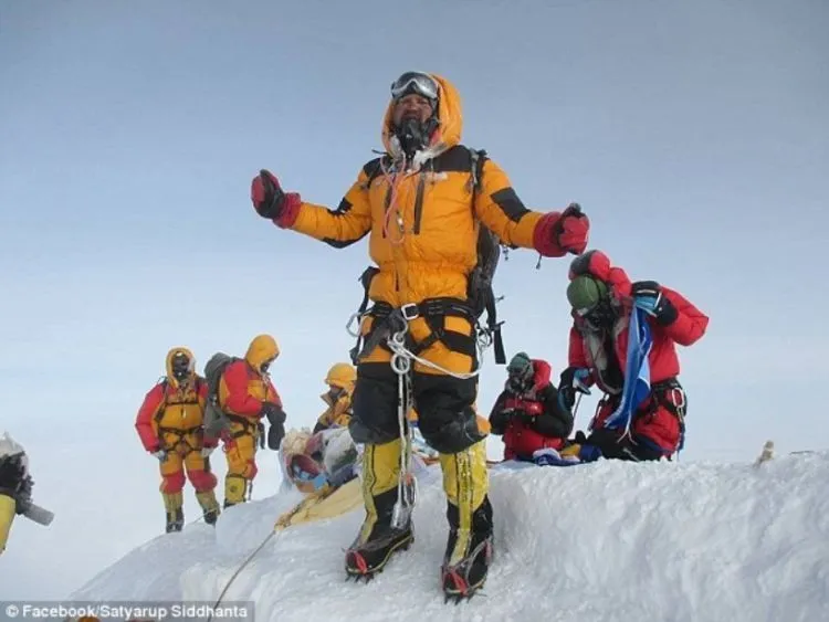 Ngaku-ngaku Muncak Everest, Pasangan Suami Istri dari India Diamankan Polisi. Duh, Segitunya Ya! 7