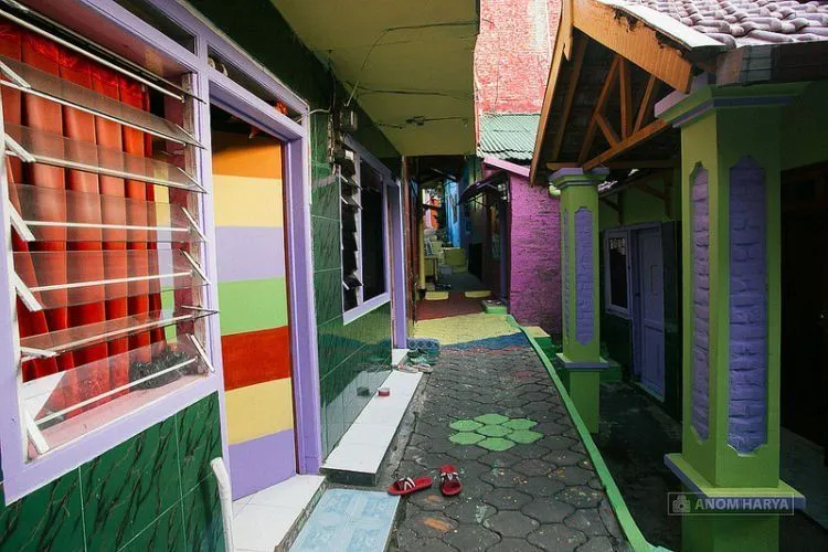 Ini Malang, Bukan Luar Negeri. Yuk Kunjungi Kampung Warna Warni yang Menyenangkan Hati! 9