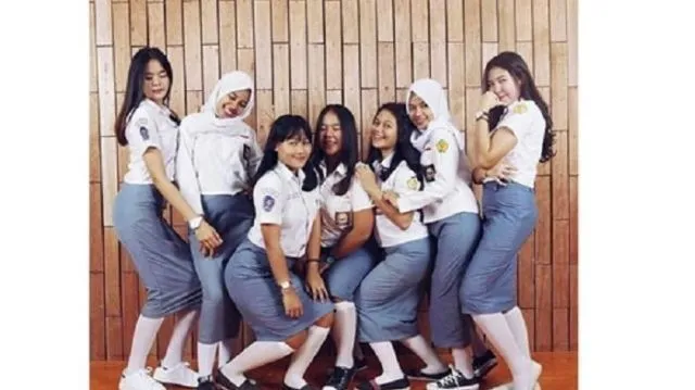 Namanya Sih ‘Seragam’, Tapi Kok Modelnya Beragam? Adakah yang Salah dari 5 Busana Khas Siswi SMA Ini? 7