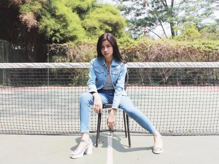 Nggak Cuma Drama Youtube-nya yang Fenomenal, Style Fashion Awkarin Ternyata Juga Menarik Lho 21
