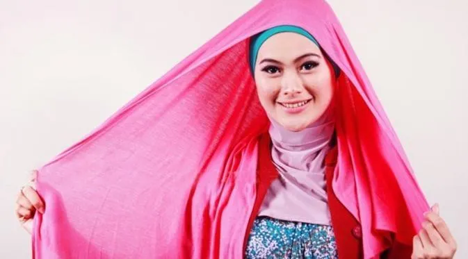 Sebagai Hijabers Kekinian, 9 Jenis Bahan Hijab Ini Layak Kamu Koleksi untuk Menunjang Penampilanmu 13