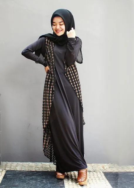 Padu Padan Gaya Kasual Hijab dan Vest yang Bisa Kamu Pakai Buat Kondangan. Coba, Yuk! 10