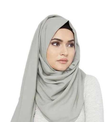 Sebagai Hijabers Kekinian, 9 Jenis Bahan Hijab Ini Layak Kamu Koleksi untuk Menunjang Penampilanmu 17