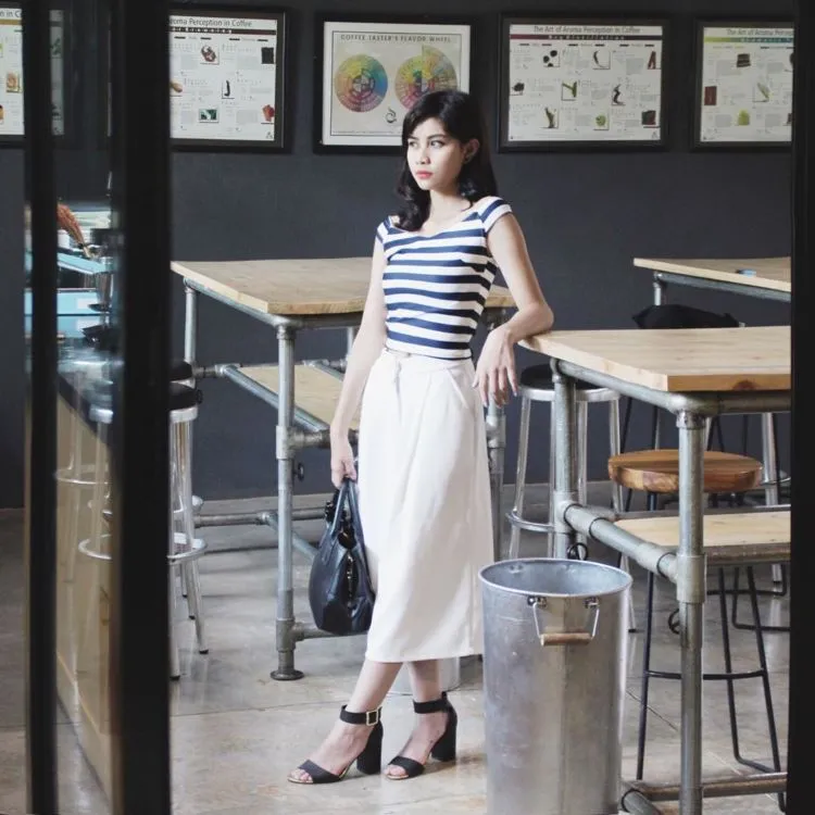 Nggak Cuma Drama Youtube-nya yang Fenomenal, Style Fashion Awkarin Ternyata Juga Menarik Lho 25