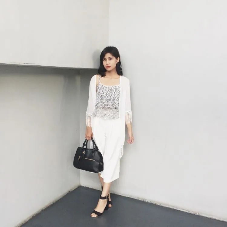 Nggak Cuma Drama Youtube-nya yang Fenomenal, Style Fashion Awkarin Ternyata Juga Menarik Lho 26