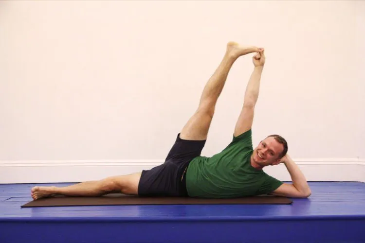 Bermimpi Punya Malam Pertama yang Menyenangkan? Saatnya 10 Gerakan Yoga Ini Kamu Praktikkan 16