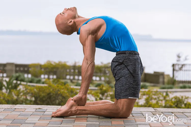 Bermimpi Punya Malam Pertama yang Menyenangkan? Saatnya 10 Gerakan Yoga Ini Kamu Praktikkan 13