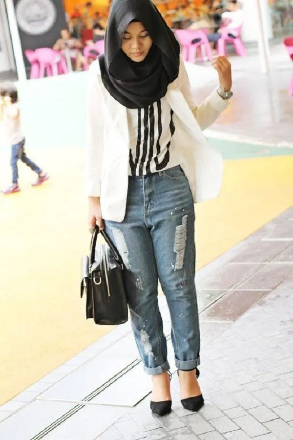 Siapa Bilang Cewek Berhijab Nggak Bisa Pakai Celana Jeans Sobek-sobek? Gini Nih Caranya! 14