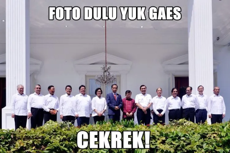 Simak Liputan Reshuffle Menteri dalam Bentuk Meme Ini, Biar Kamu Agak Selow Pas Mikirin Negara 28