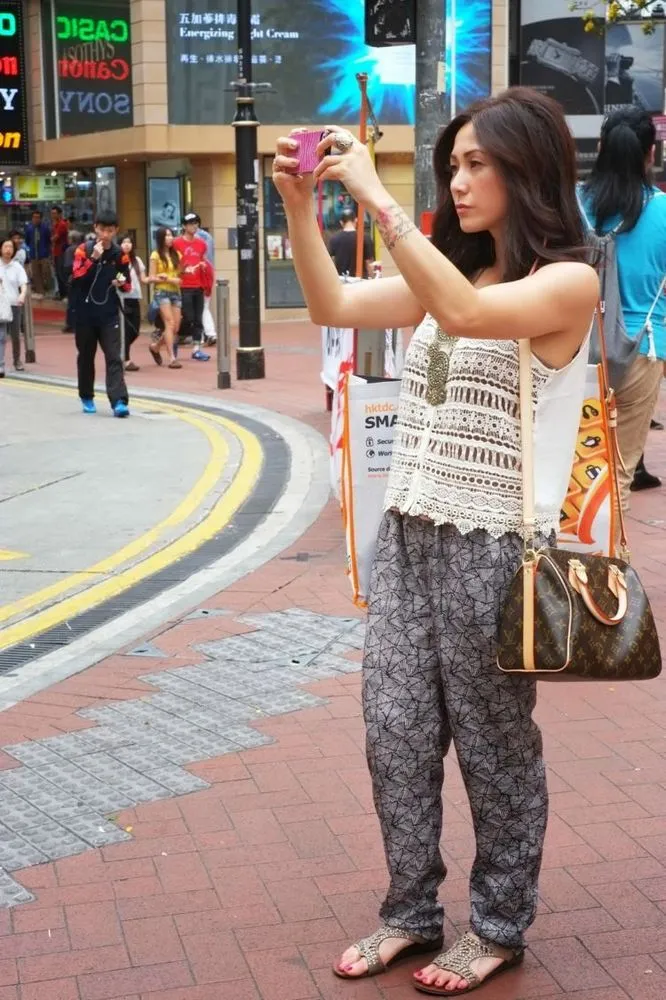 Ini Nih 10 Cara Padu Padan Pakaian Motif Tanpa Terlihat Terlalu Ramai. Coba Yuk! 20