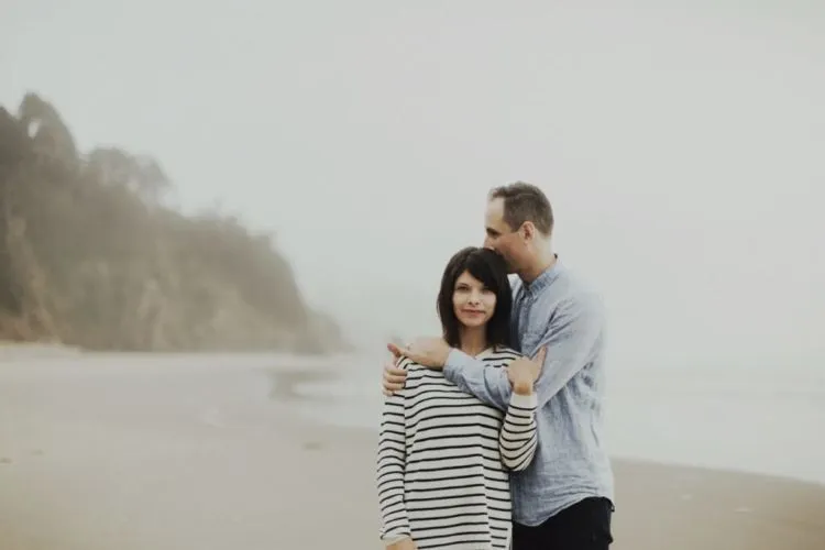 Meski Dia Tak Kunjung Melamar, 8 Hal Ini Tetap Menunjukkan Keseriusan Dia Sama Kamu 12