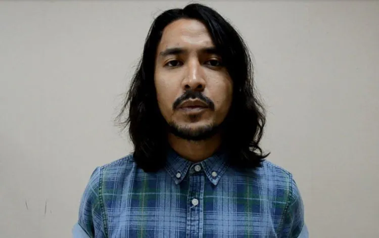 Demi Tetap Ganteng dan Nggak Kelihatan Urakan, 8 Cara Ini Bikin Rambut Gondrongmu Dimanjakan 9