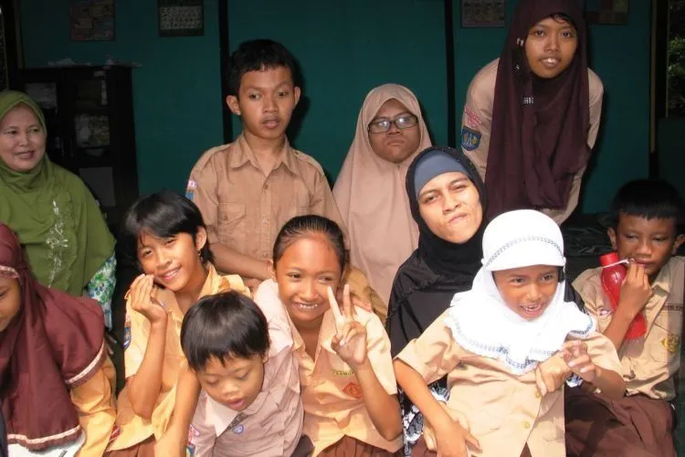 Kisah Inspiratif Safrina, Penderita Cerebral Palsy yang Kuliah S2 demi Cita-Cita Mulia 13