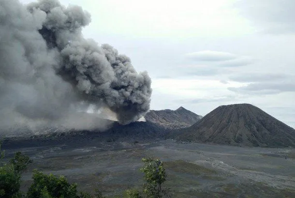 Bromo Berstatus Waspada! Erupsi Nggak Menghalangi Suku Tengger untuk Upacara Kasada 6