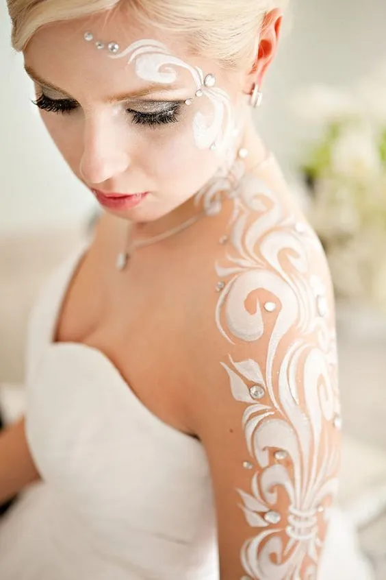 16+ Inspirasi Henna Putih Simple untuk Hari Pernikahanmu 21