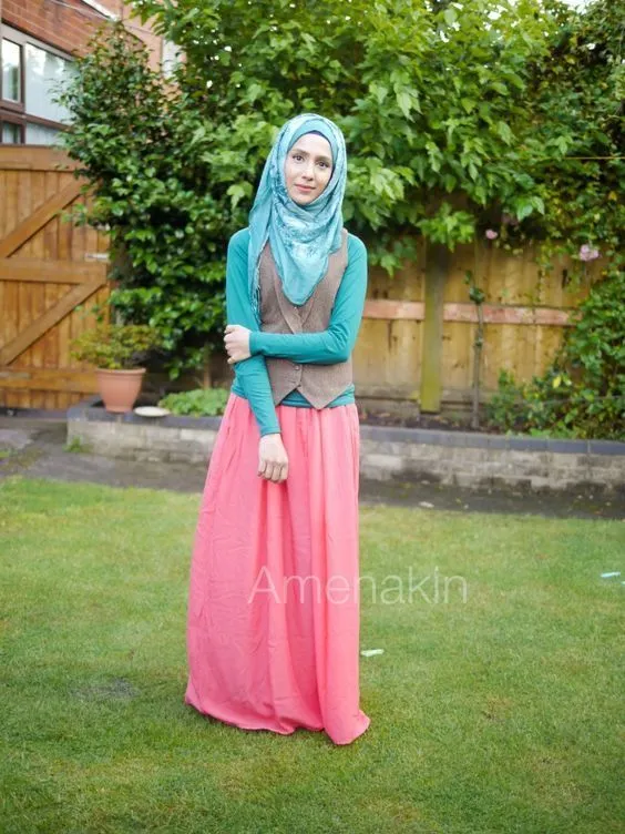 Padu Padan Gaya Kasual Hijab dan Vest yang Bisa Kamu Pakai Buat Kondangan. Coba, Yuk! 12