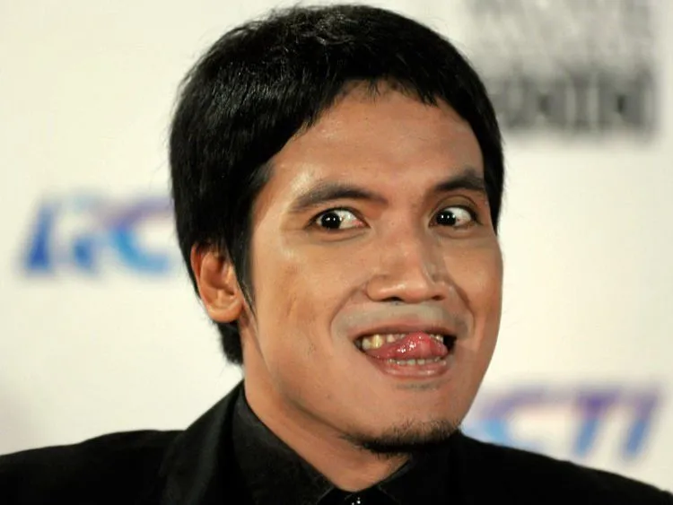 Cowokmu Suka Ngelawak? Kamu Mesti Tahu Nih Suka Dukanya Punya Cowok Humoris! 10