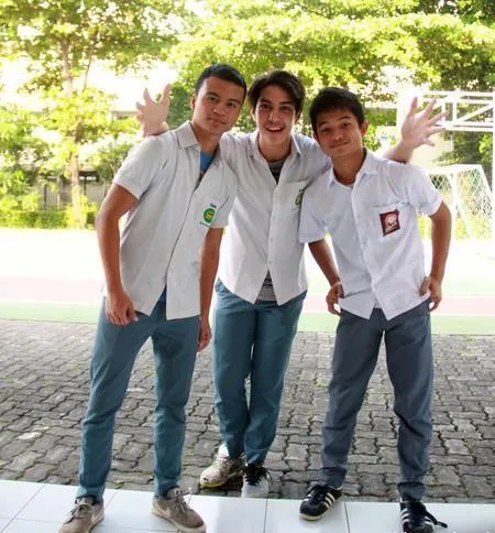 7 Artis Kece Ini Ternyata Masih SMA, Ngarep Banget Deh Kelak Bisa Ngospek Mereka 10