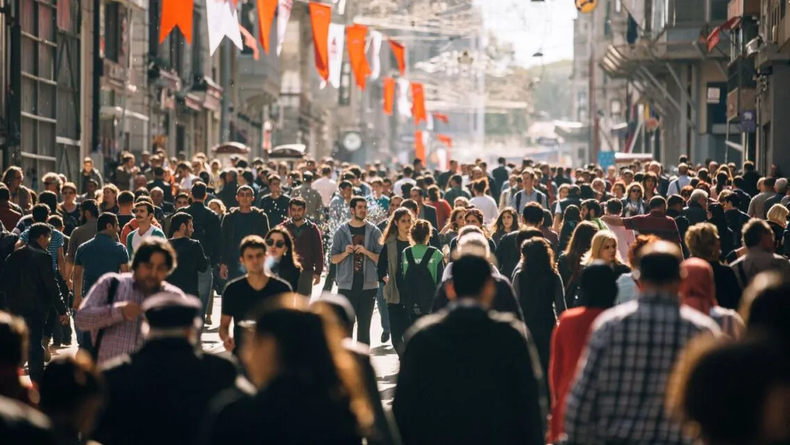 7 Jenis Fobia yang Akrab dengan Para Traveler. Kamu Mengidap Ketakutan yang Mana Nih? 11 fobia kerumunan