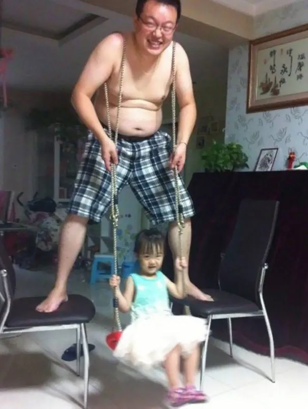 20 Foto Gokil Ini Menunjukkan Ayah Emang Nggak Bisa Ngasuh Anak. Ketawa Mulu Ngeliatnya 23