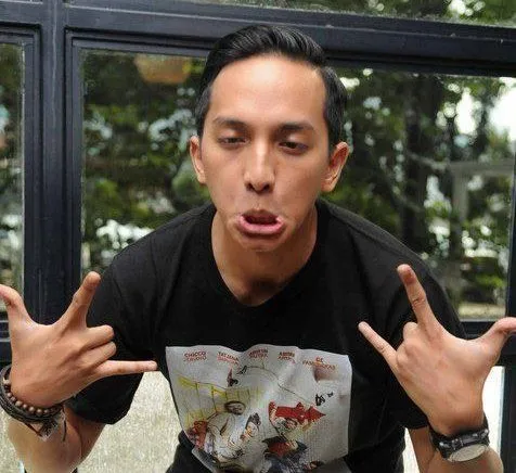 Cowokmu Suka Ngelawak? Kamu Mesti Tahu Nih Suka Dukanya Punya Cowok Humoris! 6