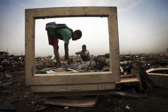 Udah Tahu Belum Kemana Berlabuhnya Sampah Elektronik Dunia? Ngeri Banget Limbahnya 9