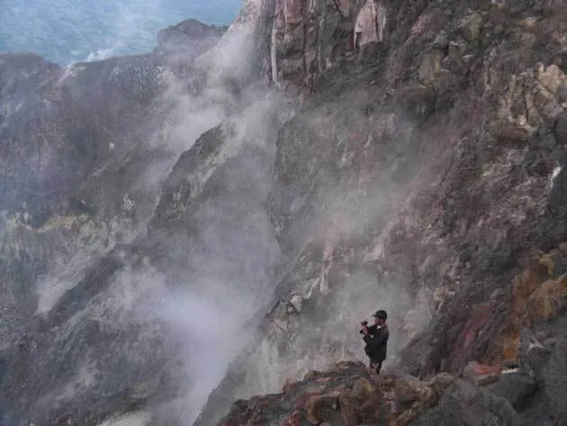 Kisah Misteri Di Gunung Merapi. 7 Cerita Ini Dijamin Bikin Kamu Bergidik Ngeri 11