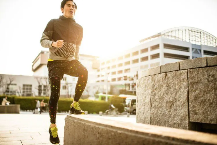 Dear Para Cowok, Inilah 7 Gerakan Pembentuk Perut Six Pack yang Cukup Dilakukan di Rumah 12