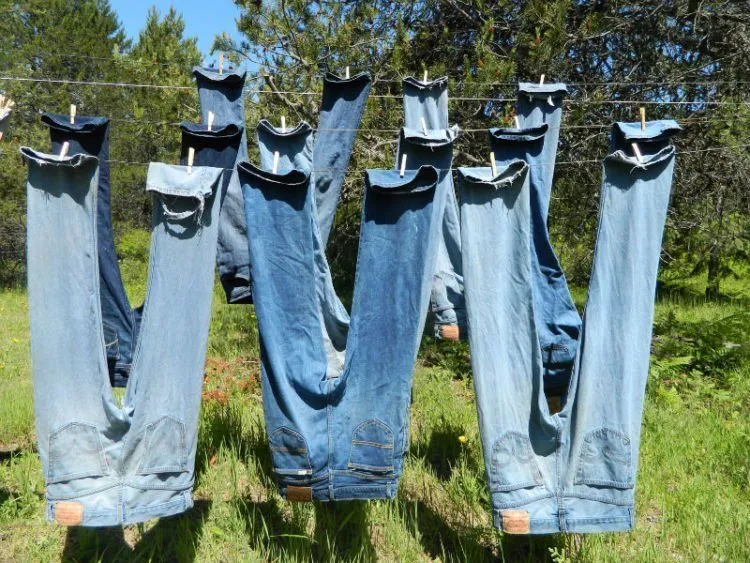 Jangan Cuci Jeansmu! Ada 7 Trik Membersihkan Jeans yang Benar Tanpa Harus Dicuci 11