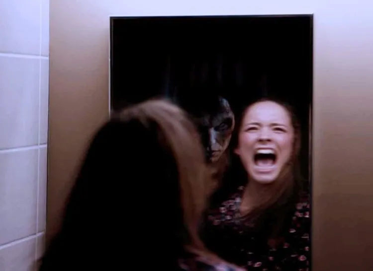 6 Titik di Kamar Kita Ini nih yang Kata Orang Suka Ditempatin Hantu. Yah, Namanya Juga Kata Orang~ 10