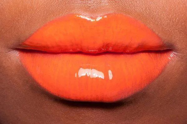 Setelah Melihat Gambar-gambar Ini Kamu Akan Berani Memakai Lipstik Warna Oranye! 7