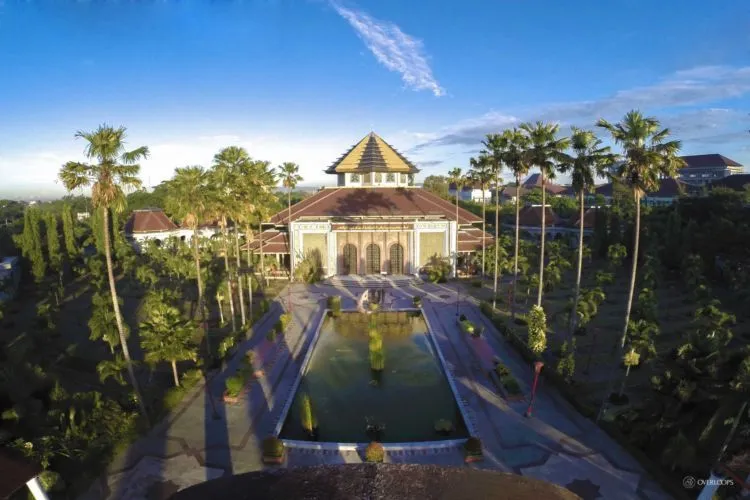 Ini Dia 12 Spot Instagrammable yang Indah di UGM. Wah Jadi Pengen Kuliah Ke Sana! 13