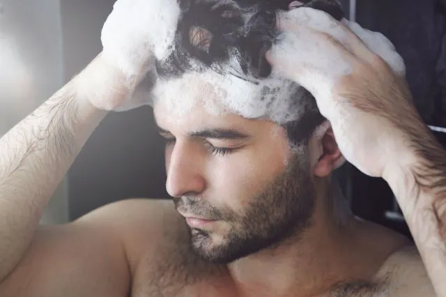 Hai Para Cowok, Buat Rambut Gondrongmu Jadi Lebih Rapi dan Bergaya dengan 9 Tips Ini 10