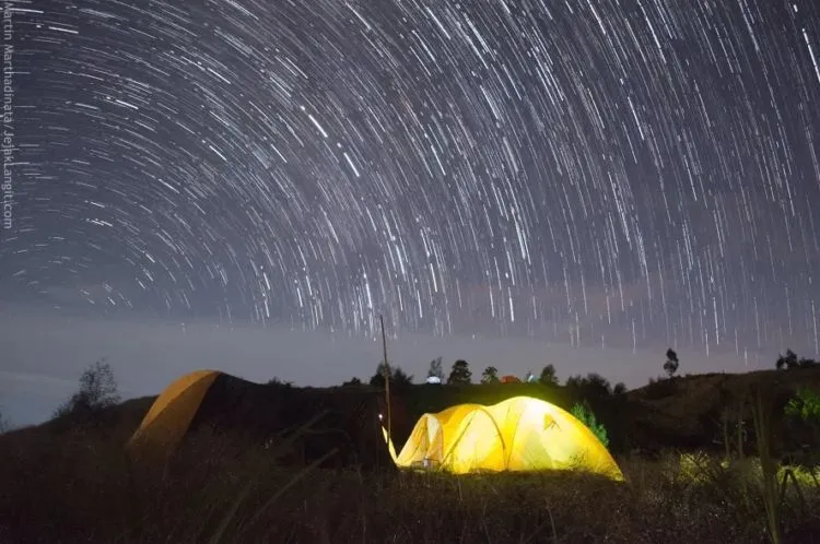 Agustus Nanti, Hujan Meteor Akan Hiasi Langit Indonesia. Pastikan Kamu Tak Akan Menyia-Nyiakannya! 9