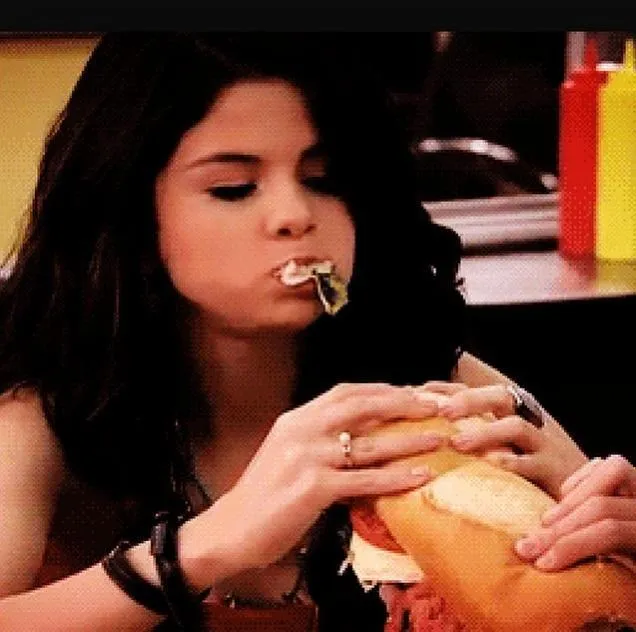 5 Hal Ini Menjawab Kenapa Ngajak Si Doi Makan Bareng Junk Food adalah Blunder Buat Hubungan Kamu 6