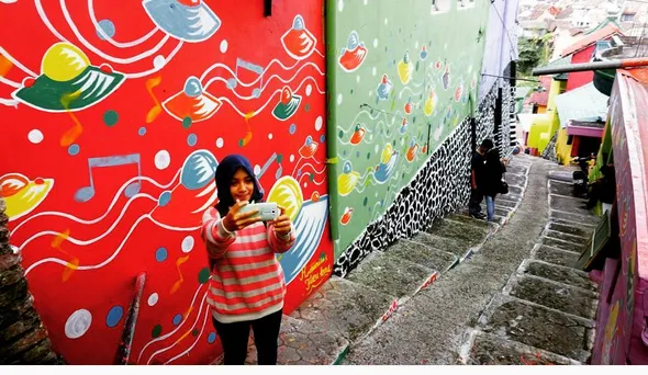 Ini Malang, Bukan Luar Negeri. Yuk Kunjungi Kampung Warna Warni yang Menyenangkan Hati! 10