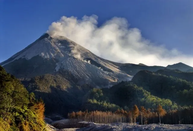 Menguak Misteri 9 Gunung Paling Angker di Indonesia. Berani Kamu Mendaki ke Sana? 15
