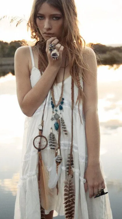 Aksesoris yang Wajib Dipunyai untuk Penggemar Gaya Bohemian. Sesekali Tampil Beda 16