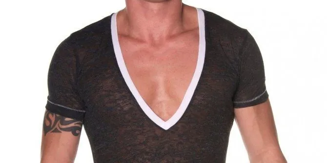 10 Baju yang Dikira Nge-tren Padahal Aslinya Norak. Para Cowok Tolong Jangan Beli Pakaian Ini Ya! 14