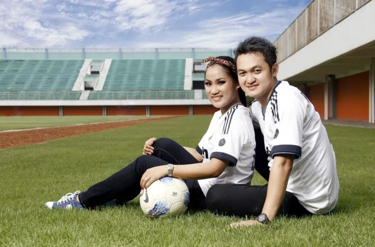 Konsep Pernikahan Buat yang Gila Bola. Mungkin Sedikit Aneh, tapi Kamu Akan Terlihat Beda! 8