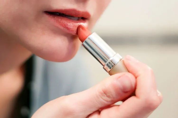 Tak Kalah Seksi dari Bibir Tebal, Inilah 5 Cara Terbaik Memperindah Bibir Tipismu 7