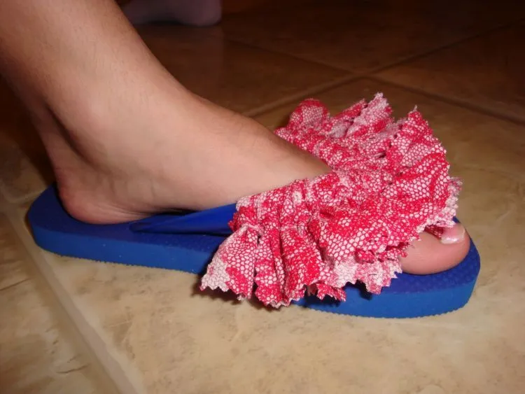 DIY Sandal Jepit Kreasi yang Nggak Ada di Toko. Tadinya Murahan Jadi Naik Levelnya 25